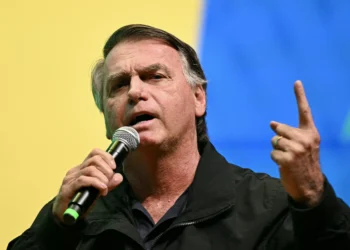 O chip hormonal de Bolsonaro: melhora da vida sexual ou risco à saúde?