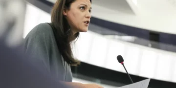 BE aponta “conflito de interesses” do ministro da Coesão sobre hospital