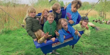 As lições do joelho ralado: a ideia moderna por trás da nova safra de parquinhos