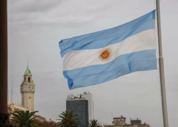 Economia da Argentina encolhe 1,7% em 2024