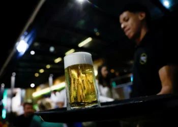 Atividade de serviços PMI volta a crescer em fevereiro no Brasil com alta da demanda