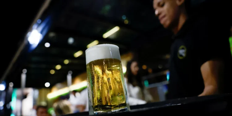 Atividade de serviços PMI volta a crescer em fevereiro no Brasil com alta da demanda