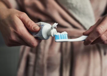 Clientes relatam forte reação alérgica a pasta de dentes comum