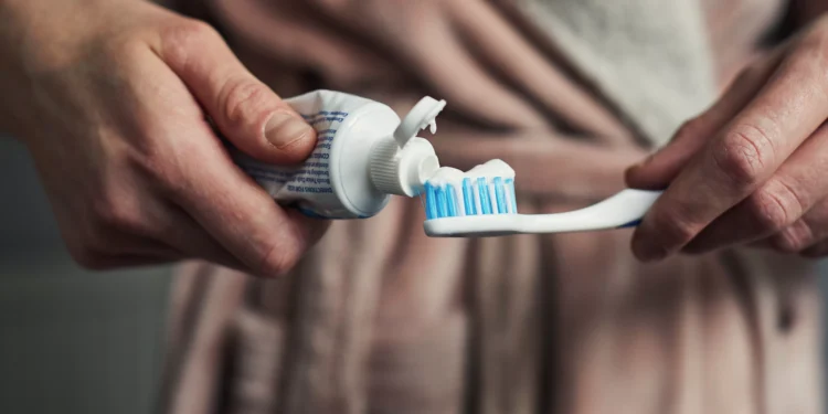 Clientes relatam forte reação alérgica a pasta de dentes comum