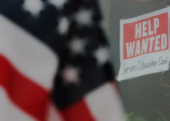 Vagas de emprego em aberto nos EUA sobem para 7,74 mi em janeiro; demissões caem