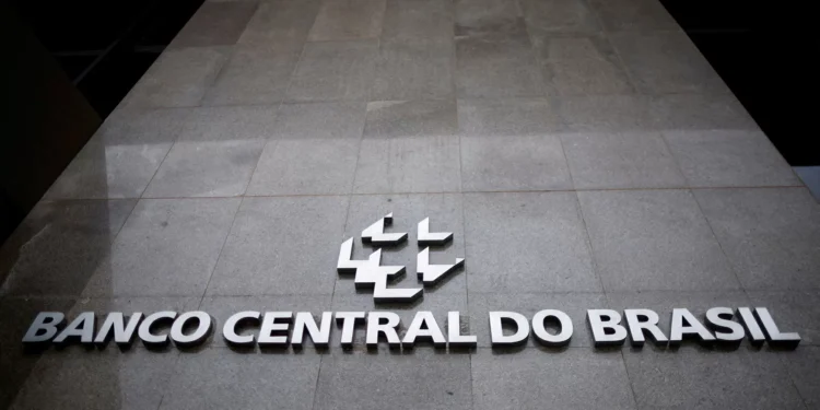 Para ex-BCs, dinâmica da dívida apoia dose maior de juro do que há dez anos