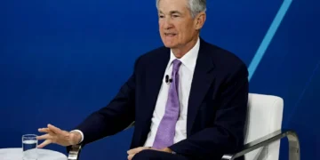 Powell diz que ainda não há necessidade de apressar mudanças nas taxas de juros