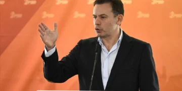 Montenegro não recua na moção de confiança