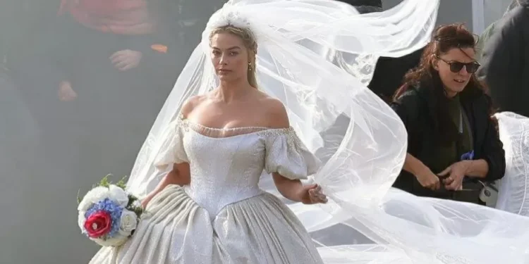Qual o problema do vestido de noiva de Margot Robbie em “O Morro dos Ventos Uivantes”?