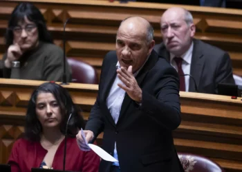 25 de Abril. Raimundo diz que não haver sessão solene não o choca