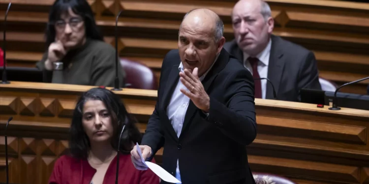 25 de Abril. Raimundo diz que não haver sessão solene não o choca