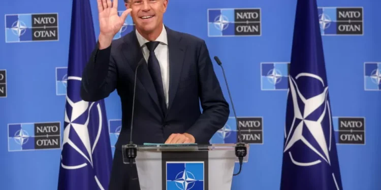 Secretário-geral da NATO incentiva Portugal a gastar 2% do PIB em defesa já no verão