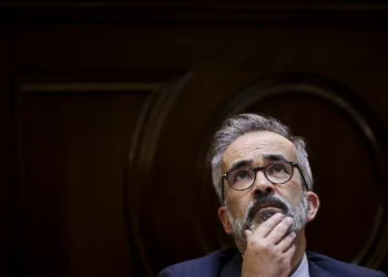 Paulo Rangel desafia oposição a deixar trabalhar o Governo