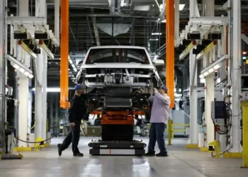 PMI industrial dos EUA avança a 52,7 em fevereiro