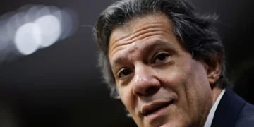 Haddad ativa “modo jovem” em podcast para falar de Pix e imposto das blusinhas