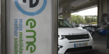 Assembleia Municipal aprova que EMEL fiscalize cumprimento do Código da Estrada