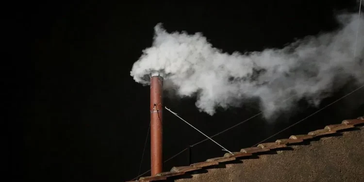 Saiba o segredo por trás da fumaça do Vaticano na eleição do papa