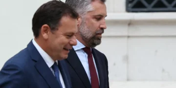 Sondagem da Católica dá novo empate técnico entre AD e PS