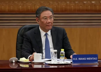China considera isenção de tarifas dos EUA um “pequeno passo” para corrigir um erro