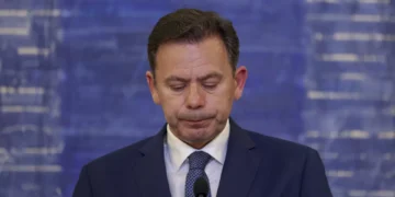 Apagão. Montenegro defende resposta “positiva”, Pedro Nuno Santos fala em “silêncio e desorientação”