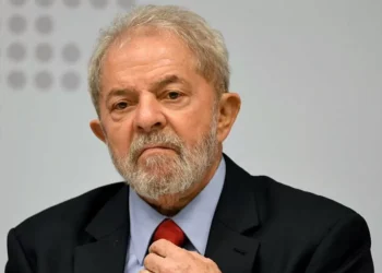 Cacique Raoni pede a Lula da Silva que trave projetos de petróleo na Amazónia