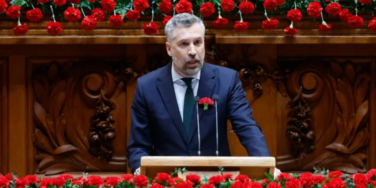 Pedro Nuno Santos: “Povo sai à rua e Governo fica à janela”