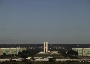 Governo propõe meta fiscal de 0,25% do PIB e salário mínimo de R$ 1.630 para 2026