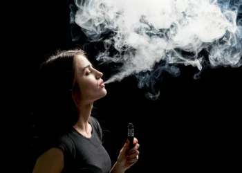 O vapor da ilusão: como os cigarros eletrônicos reinventaram o tabagismo