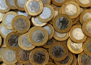 Governo vê risco recorde para financiar dívida e necessidade de consolidação fiscal