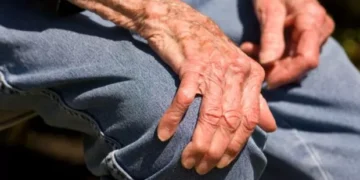 Veja dez sintomas da doença de Parkinson que vão além do tremor