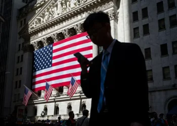 Wall Street encerra sessão com perdas ligeiras