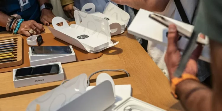 Tarifas: Trump diz que analisará “toda a cadeia de suprimentos eletrônicos”