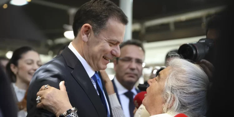 AD à frente de PS em nova sondagem, mas mantêm-se o empate técnico