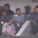Neymar marca presença em jogo do Santos na Vila ao lado de filho de Robinho
