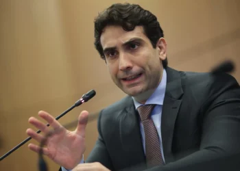 Dólar cai mais e Selic não chega a 15%? As apostas de gestores em ajuste a “tarifaço”
