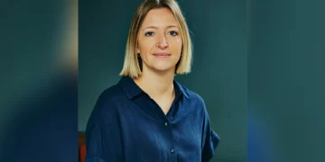 ‘Proibir não é a solução’, diz psicóloga de Oxford sobre jovens e redes sociais