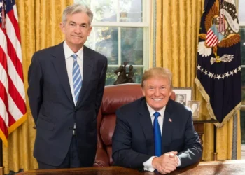 Trump exige corte imediato de juros nos EUA e volta a atacar Powell: ‘Ele é terrível’