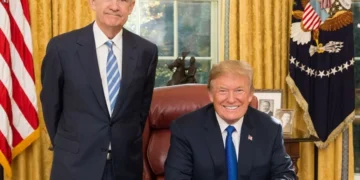 Trump exige corte imediato de juros nos EUA e volta a atacar Powell: ‘Ele é terrível’