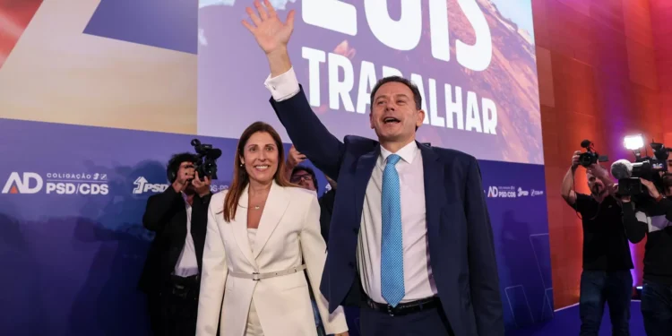 AD quer aumentar salário mínimo para 1.100 euros em 2029