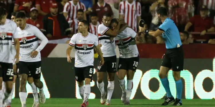 CSA segura empate sem gols com Grêmio e vai às oitavas da Copa do Brasil