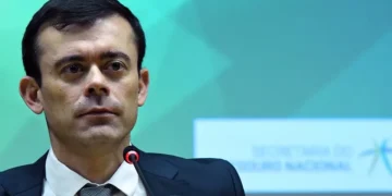 Ceron: Alterações do IOF não visam conter alta do dólar; podem até evitar queda maior