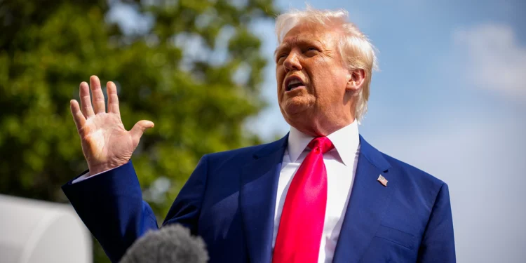 7 mil estudantes ameaçados por Trump: o que essa crise revela sobre nós?