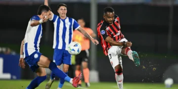 Vitória vence Cerro Largo, ganha a 1ª na Sul-Americana e respira no Grupo B