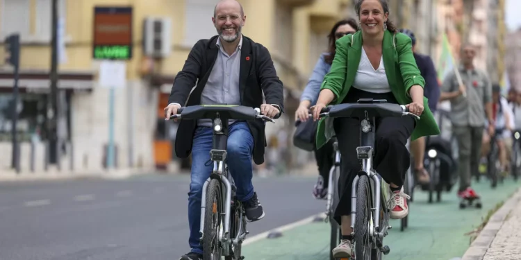 Foto do dia. Rui Tavares a pedalar com os olhos postos na governação
