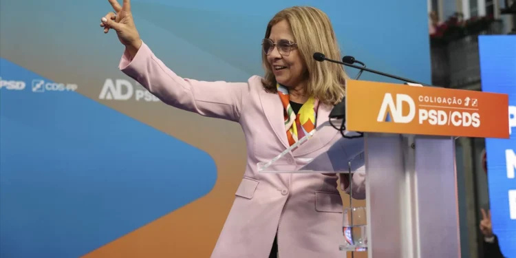 Ministra da Saúde evita falar em continuidade no cargo