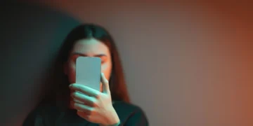 Qual a relação entre as redes sociais e a saúde mental dos adolescentes?