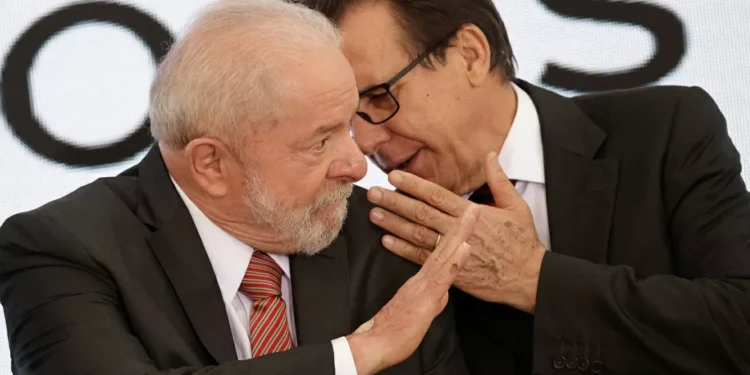 Brasil abre 71.576 vagas formais de trabalho em março, bem abaixo da expectativa