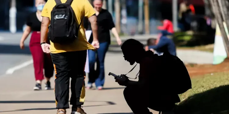 Taxa de desemprego menor até março eleva expectativa para o PIB, dizem economistas