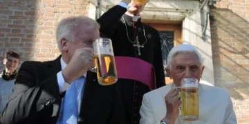 Papas podem beber cerveja? Veja o que a Igreja diz sobre o assunto