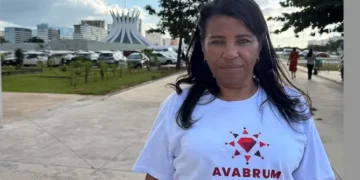 “A dor não passa, mas a gente aprende a caminhar com ela”